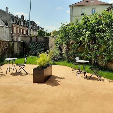 La chambre de maître du boulevard Thiers, entrée et terrasse privatives Remiremont Exterior foto