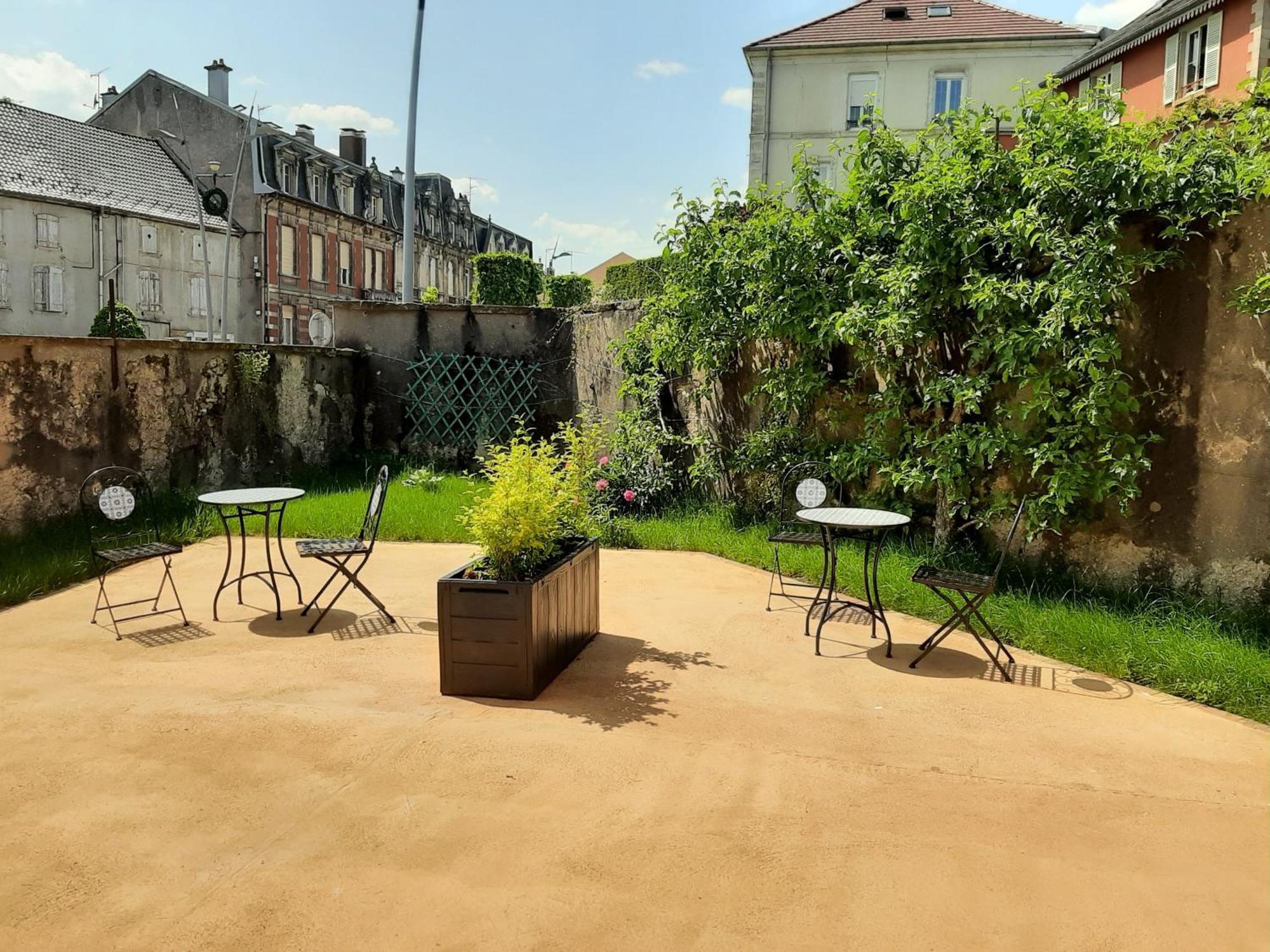 La chambre de maître du boulevard Thiers, entrée et terrasse privatives Remiremont Exterior foto